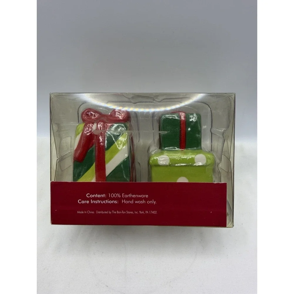 Christmas Presents Salt & Pepper Shaker Set Living Quarters Gift Box Holiday New
